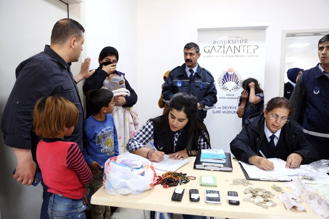 Antep'te Altın Dişli, Son Model Telefonlu Dilenciler Şaşkına Çevirdi