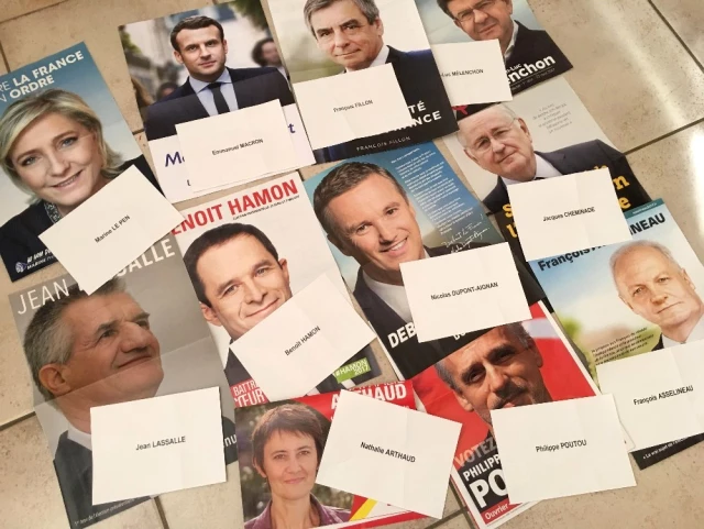 Fransa'da Oy Pusulaları Seçmenlere Dağıtılmaya Başlandı