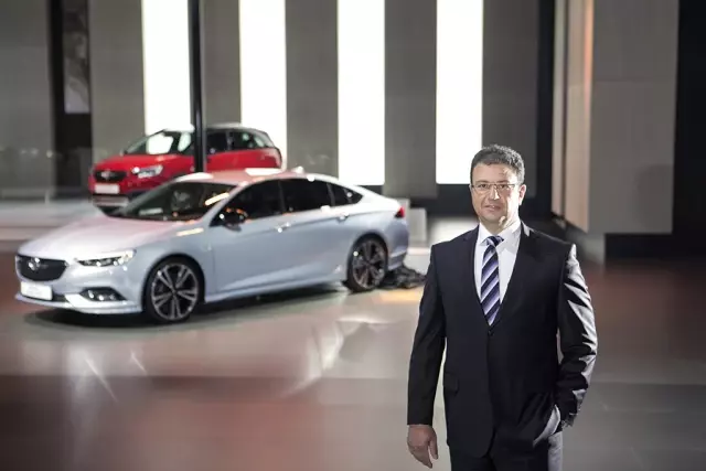 Opel, 3 Yeni Modelini İstanbul Otomobil Fuarı'nda Sergiledi