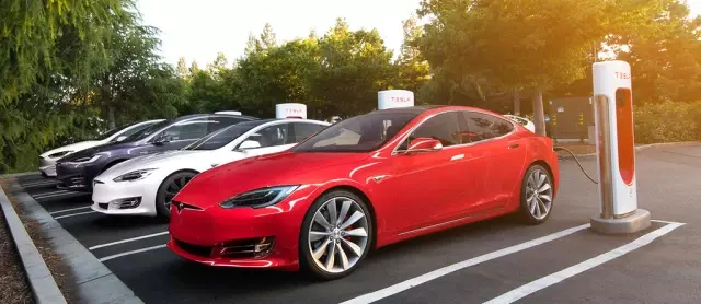 Tesla Şarj Ağını Genişletiyor