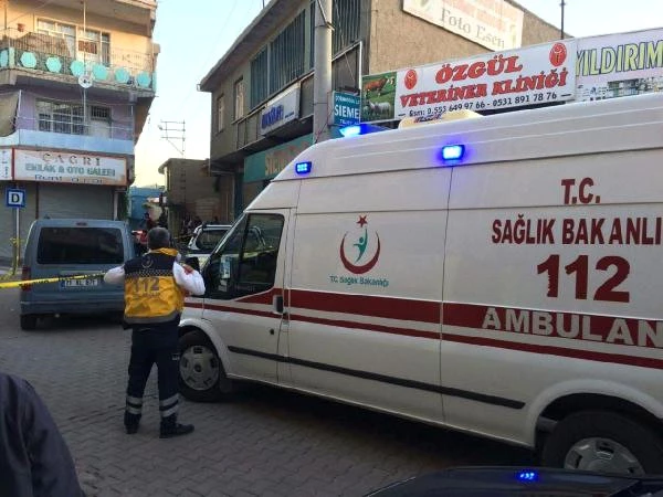 Diyarbakır'da İki Aile Arasında Silahlı <a class='keyword-sd' href='/kavga/' title='Kavga'>Kavga</a>: 2 Ölü, 5 Yaralı