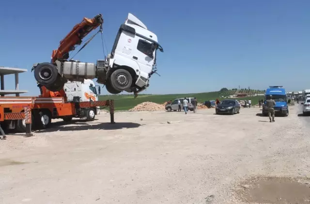 Mardin'de Tanker Otomobili Biçti: 2 Ölü, 1 Yaralı