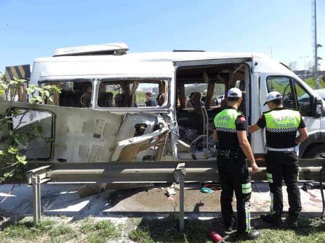 Üniversite Servisinde Patlama: 5 Yaralı