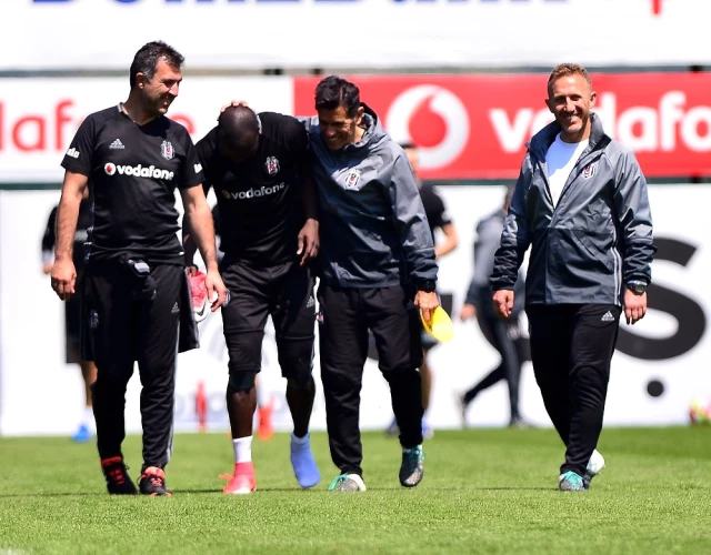 Beşiktaşlı Aboubakar, Takım Arkadaşına Çarparak Sakatlandı