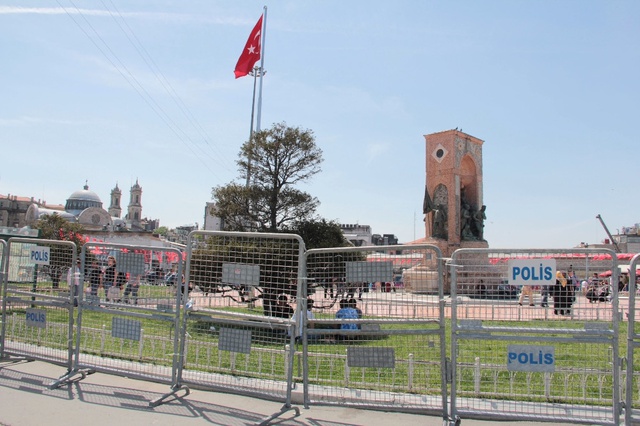 1 Mayıs Öncesi Taksim Meydanı Bariyerlerle Kapatıldı