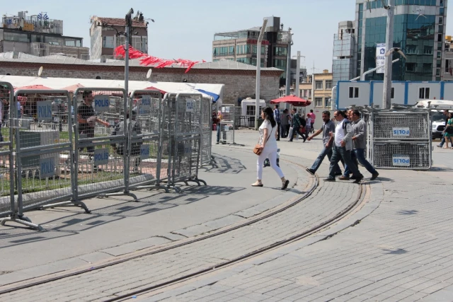 1 Mayıs Öncesi Taksim Meydanı Bariyerlerle Kapatıldı