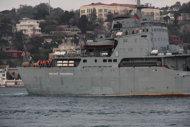 Boğaz'dan Geçen Rus Savaş Gemisinde Askerler Silahla Nöbet Tuttu