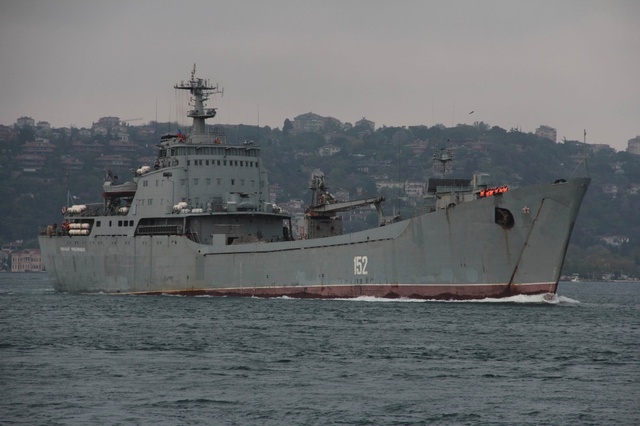 Boğaz'dan Geçen Rus Savaş Gemisinde Askerler Silahla Nöbet Tuttu