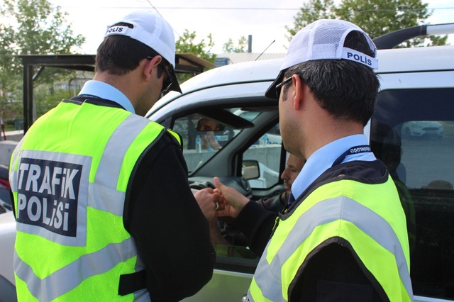 İlk Kez Aldığı Trafik Cezasına Sevinen Adıyamanlı, Polisleri Bile Şaşkına Çevirdi