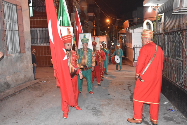 İzmirli İş Adamı, Askere Gidecek Oğlunu Mehterle Uğurladı