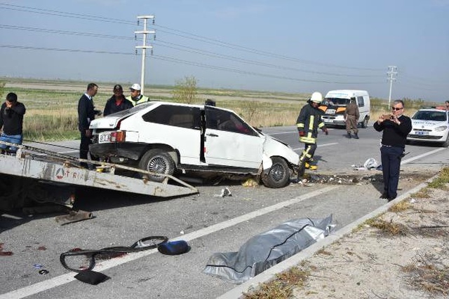 Düğün Hazırlığı Yapan Çifti Ölüm Ayırdı, Geriye Yola Savrulan Gelinlik Kaldı