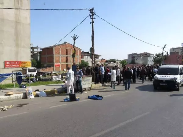 Katil Zanlısı, Öldürdüğü Eşinin Cesedinin Yanına Yatırılarak Kelepçelendi