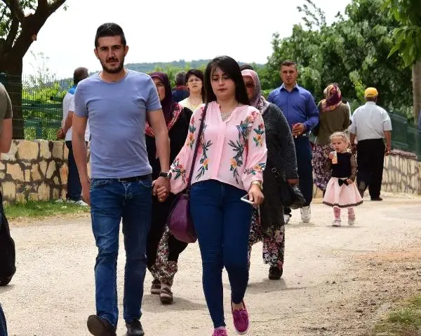 73 Yıllık Gelenek: Aşıklar Sokağı'nda Gönüllerinin Sultanını Aradılar