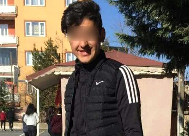 17 Yaşındaki Genç, Arkadaşını Şaka Yaparken Pompalı Tüfekle Kazara Vurup Öldürdü