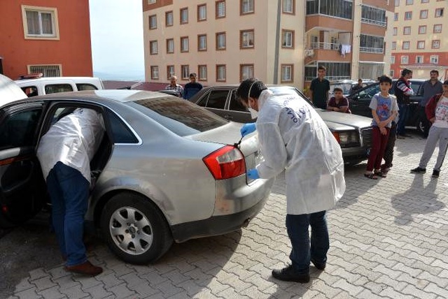 Bankadan Çıkan Vatandaşları Yeni Taktikleriyle Soymak İsteyen Hırsızlar Kıskıvrak Yakalandı