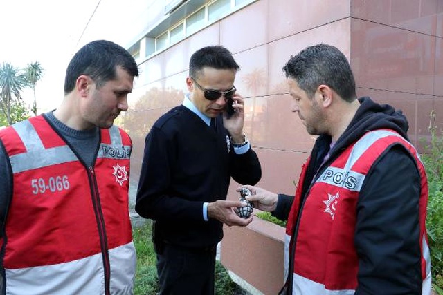 Polis Noktası Yakınına Bırakılan Oyuncak El Bombası Ortalığı Karıştırdı