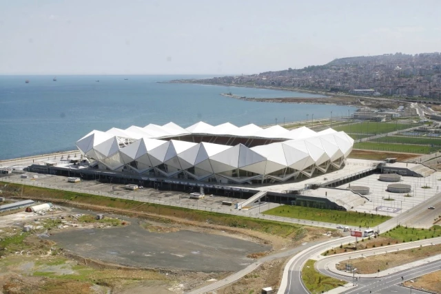 Trabzonspor Medical Park Arena Stadı'nın Çatısı Rüzgardan Uçtu