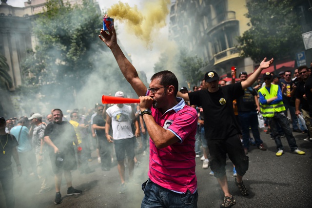 Avrupa Adalet Divanı: Barcelonalı Taksiciler Haklı, Uber Ruhsat Almalı