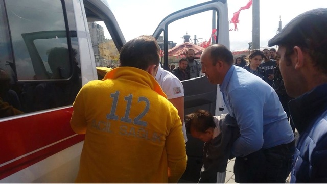Dili Boğazına Kaçan Bebeğe Doktordan Hayat Kurtaran Müdahale