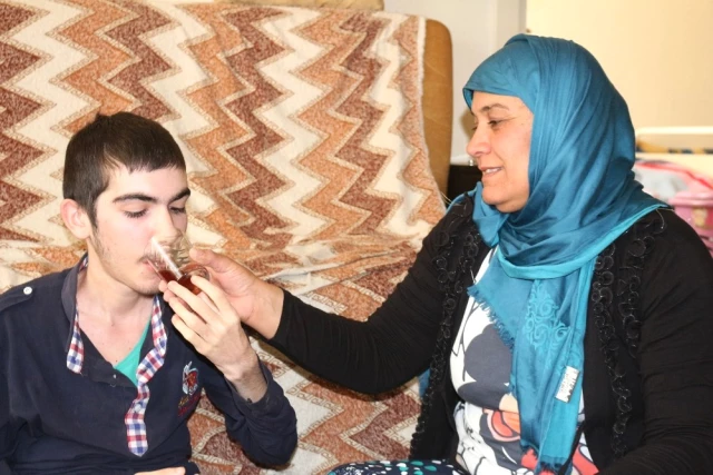 Ağrı'da Suriye'li Üvey Anne 3 Engelli Çocuğa Kendi Çocukları Gibi Bakıyor