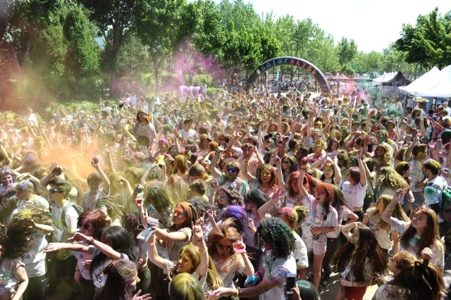 'Renkli Koşu Festivali' Bursa'da Düzenlendi
