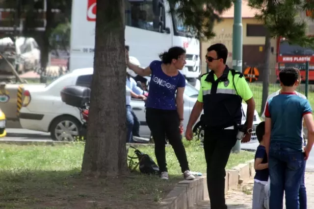 Çocuklarının Gözü Önünde Karısını Bıçakladı, Taksi Şoförünü Rehin Aldı