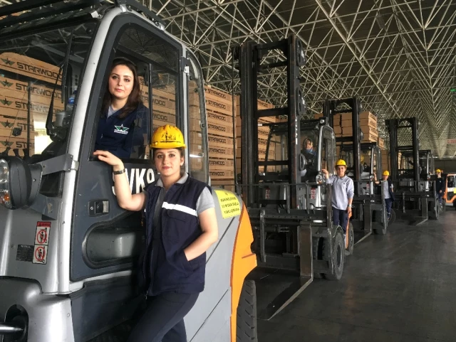 Forklift Operatörü Kadınlar Erkeklere Taş Çıkartıyor