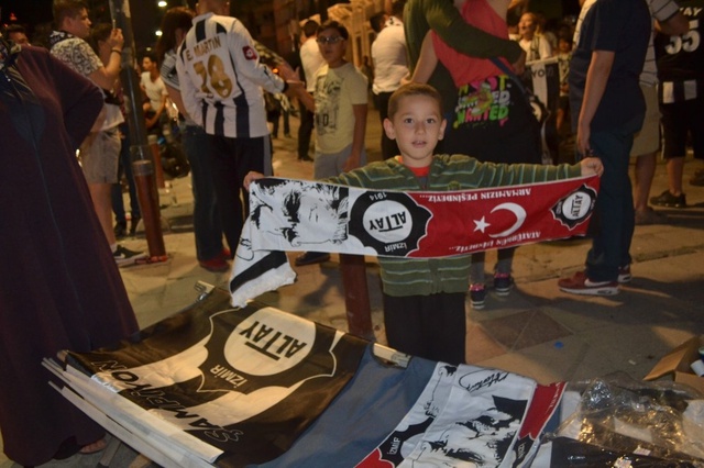 Altay 2. Lig'e Yükselince İzmirliler Sokağa Döküldü