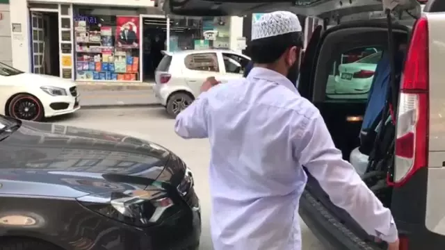 Çarptığı Aracın Camına Not Bıraktı: Abi Geri Gelirken Tampon, Tampona Hafif Değdi