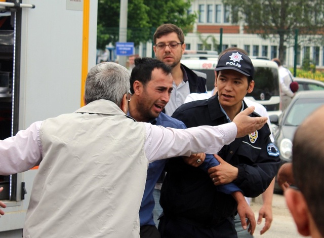 Ölümlü Kaza Sonrası Ortalık Karıştı, Polis Havaya Ateş Etmek Zorunda Kaldı