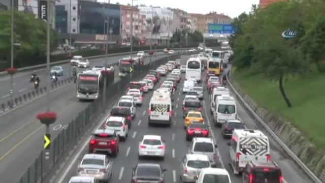 Bayram Tatili İstanbul Trafiğini Kilitledi
