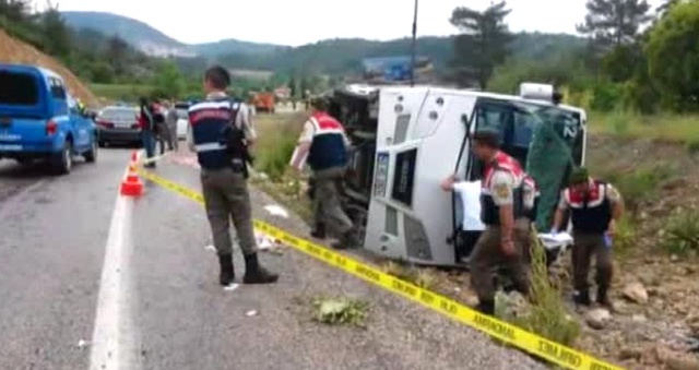 Rus Turistleri Taşıyan Midibüs Şarampole Devrildi: 18 Yaralı
