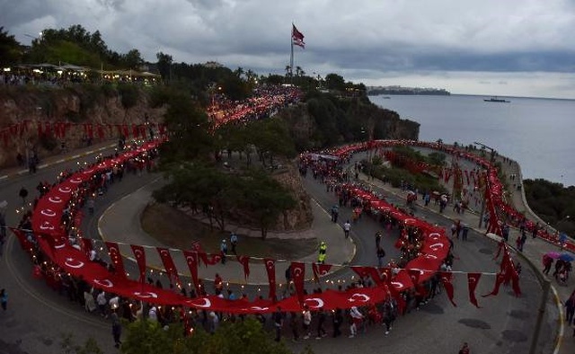Antalya'da Açılan 400 Metrelik Dev Türk Bayrağı Böyle Görüntülendi