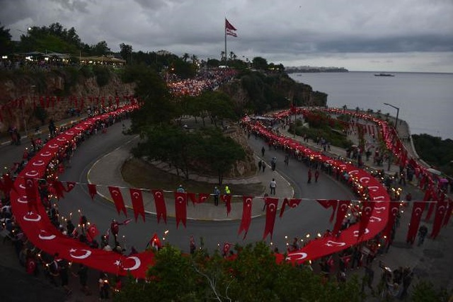 Antalya'da Açılan 400 Metrelik Dev Türk Bayrağı Böyle Görüntülendi