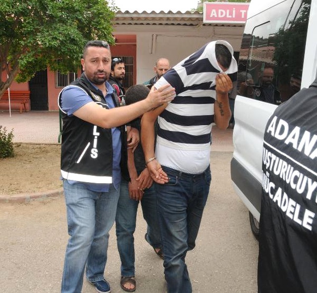 Polis Ekipleri, Uyuşturucu Satıcılarını Havaya Ateş Açarak Yakaladı