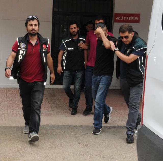 Polis Ekipleri, Uyuşturucu Satıcılarını Havaya Ateş Açarak Yakaladı