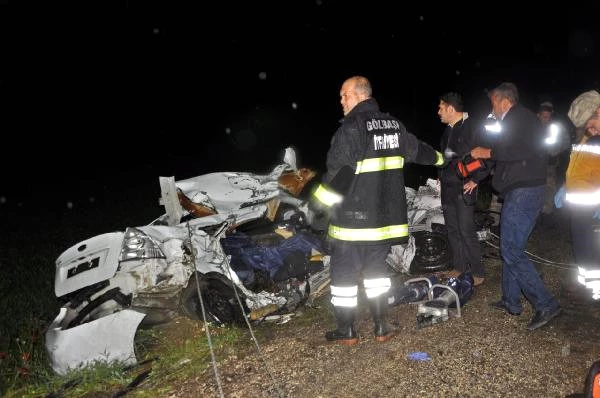 Adıyaman'da TIR ile Otomobil Çarpıştı, Bir Aile Yok Oldu: 3 Ölü, 1 Yaralı