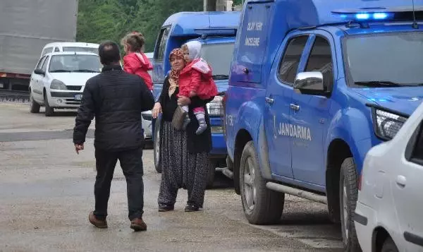 Gözü Dönen Koca, Çocuklarını Oturma Odasına Kapatıp Eşini Öldürdü