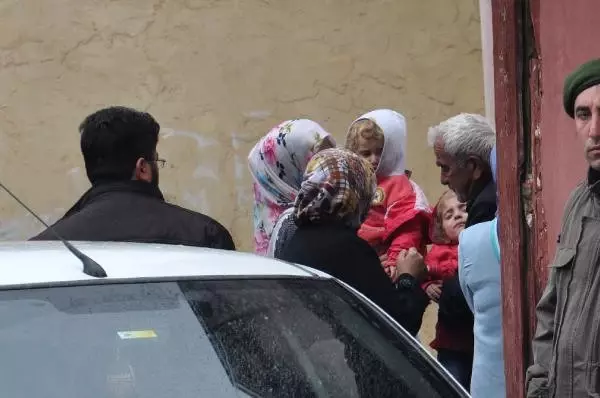 Gözü Dönen Koca, Çocuklarını Oturma Odasına Kapatıp Eşini Öldürdü