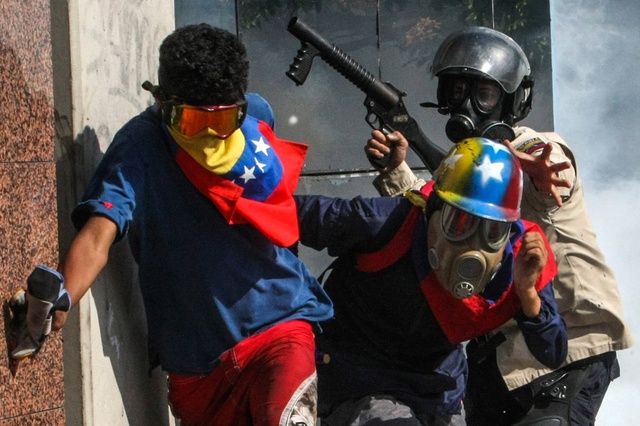 Venezuela'da <a class='keyword-sd' href='/hukumet/' title='Hükümet'>Hükümet</a> Karşıtlarının Düzenlediği Gösterilerde 46 Kişi Öldü