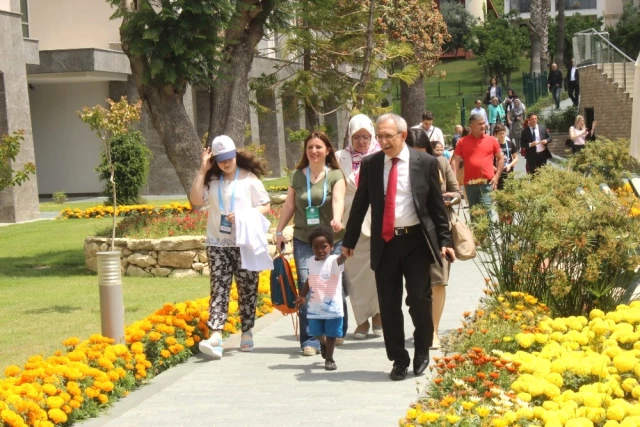 Herkesin Merak Ettiği Çocuk Müsteşarın Oğlu Çıktı