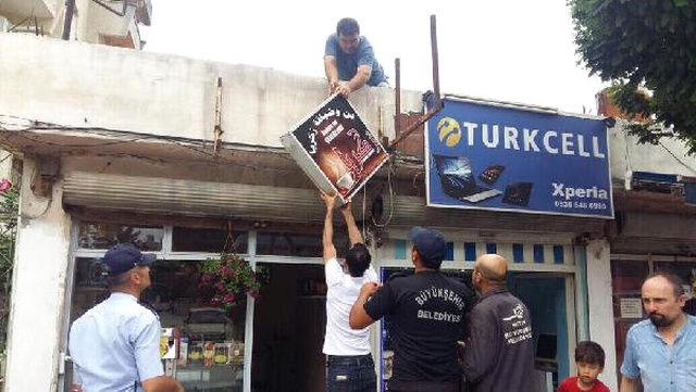 Hatay'da Arapça Tabelalar Sökülüyor