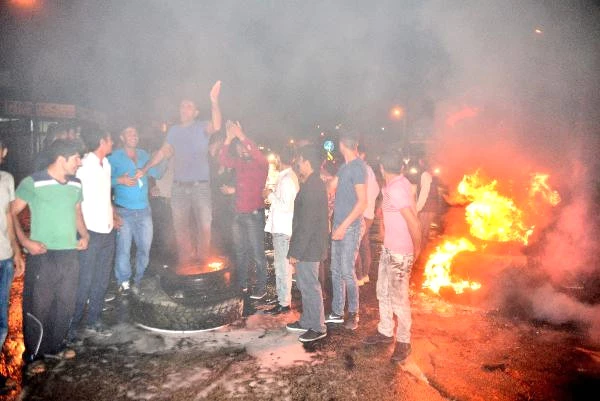 Adana'da Suriyelilerin Gönderilmesini İsteyen Mahalleli Eylem Yaptı