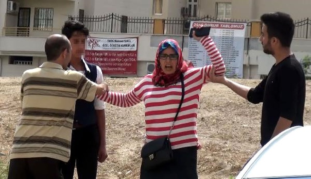 Otomobilini Alan Yeğenini Önce Dövdü Ardından Polise Teslim Etti