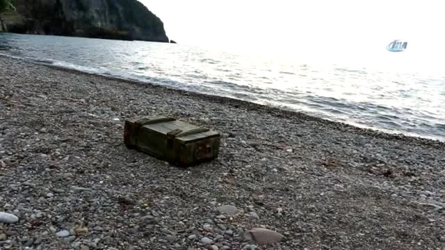 Karadeniz'de İçinde 20 Adet El Bombası Bulunan Mühimmat Sandığı Kıyıya Vurdu