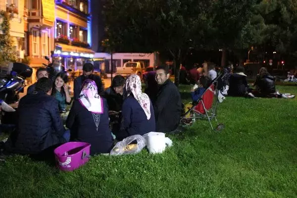 Davulcular Mesaiye Başladı, Sultanahmet ve Eyüp Sultan'da İlk Sahur Heyecanı Yaşandı