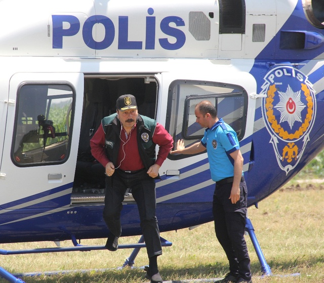 Adana'da Film Gibi Uyuşturucu Operasyonu: Emniyet Müdürü Helikopterden Takip Etti