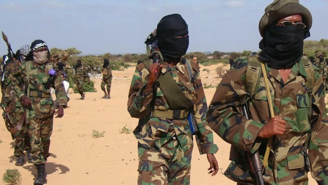 Somali'de Eş Şebab Örgütü, Evliliğini Geçersiz Saydığı Adamı Taşlayarak Öldürdü