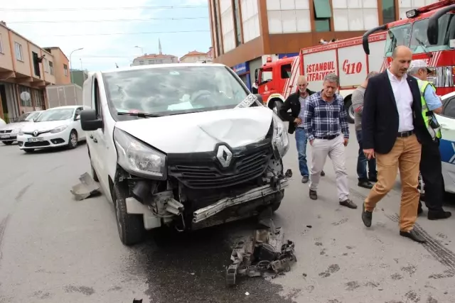 İstanbul'da Yolcu Minibüsü Devrildi: 8 Yaralı