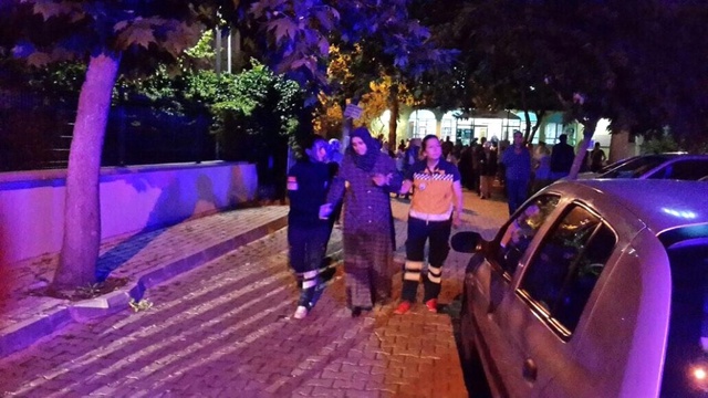 Camide Büyük Panik! <a class='keyword-sd' href='/cemaat/' title='Cemaat'>Cemaat</a> Bir Anda Öksürmeye Başladı, 21 Kişi Hastanelik Oldu